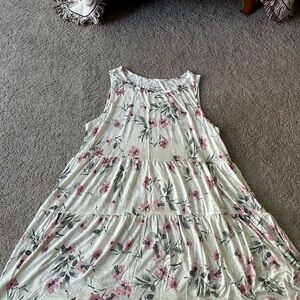 SIZE 1 Torrid Women's White Floral Flowy Tank Top